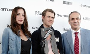 Magnus Carlsen with Liv Tyler and Garry Kasparov
